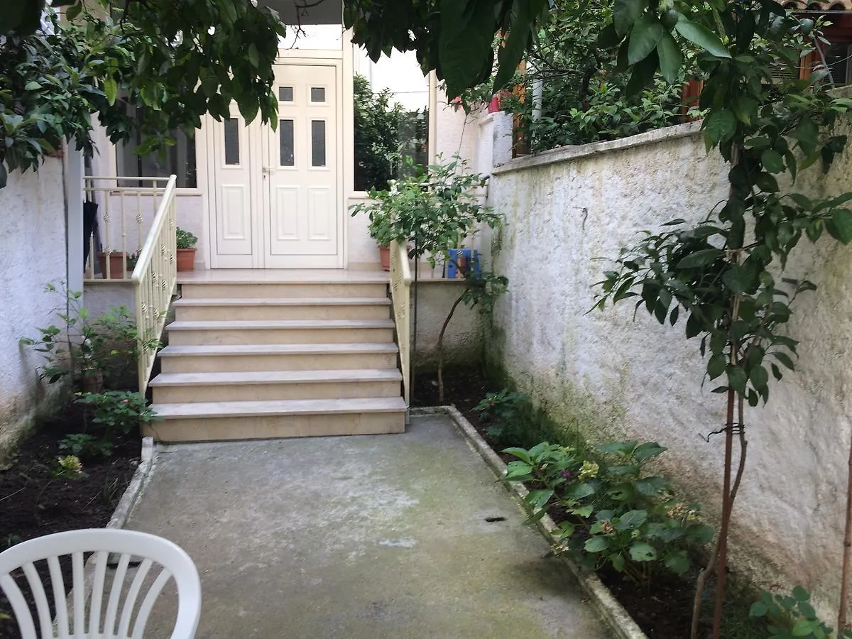 Nina Guest House Tirana Bed & Breakfast